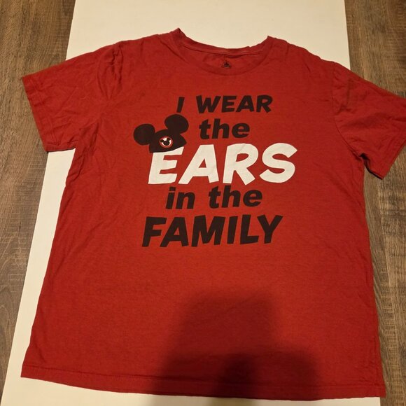 Disney Unisex Shirt that says "I Wear the Ears in the Family" - Picture 3 of 4